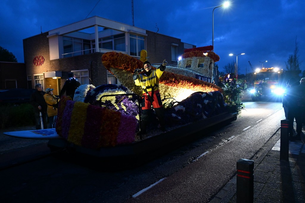 ../Images/Verlicht bloemencorso 2024 015.jpg